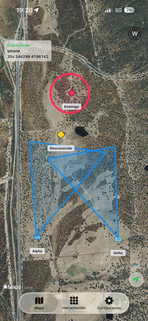 Centinela mostrando contactos, áreas y waypoints sobre mapa satelital en iPhone